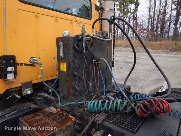 image for item DH8131 1992 Ford L9000  semi truck