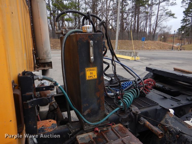 image for item DH8131 1992 Ford L9000  semi truck