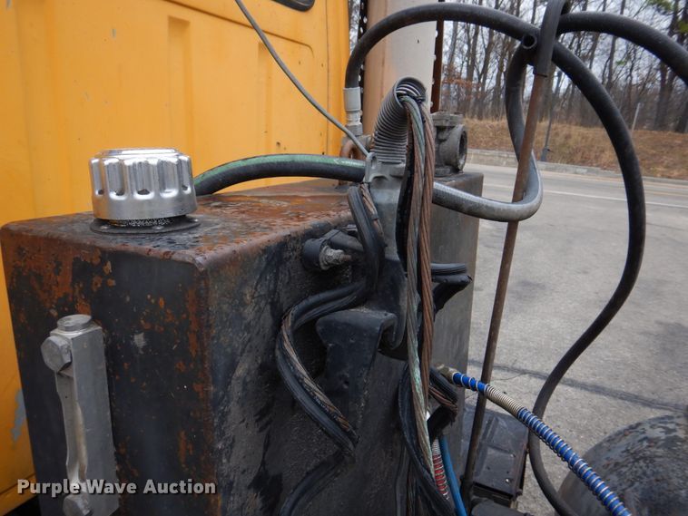 image for item DH8131 1992 Ford L9000  semi truck