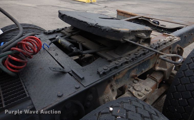 image for item DH8131 1992 Ford L9000  semi truck