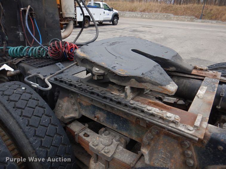 image for item DH8131 1992 Ford L9000  semi truck