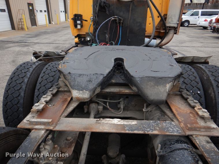 image for item DH8131 1992 Ford L9000  semi truck