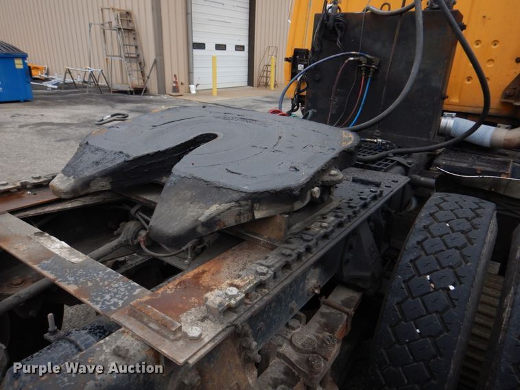 image for item DH8131 1992 Ford L9000  semi truck