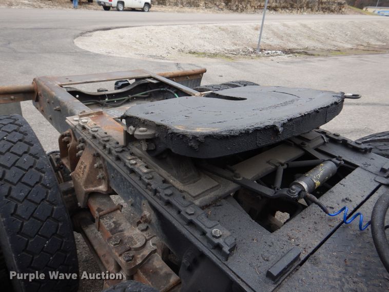 image for item DH8131 1992 Ford L9000  semi truck