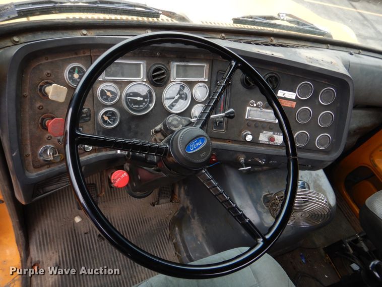 image for item DH8131 1992 Ford L9000  semi truck