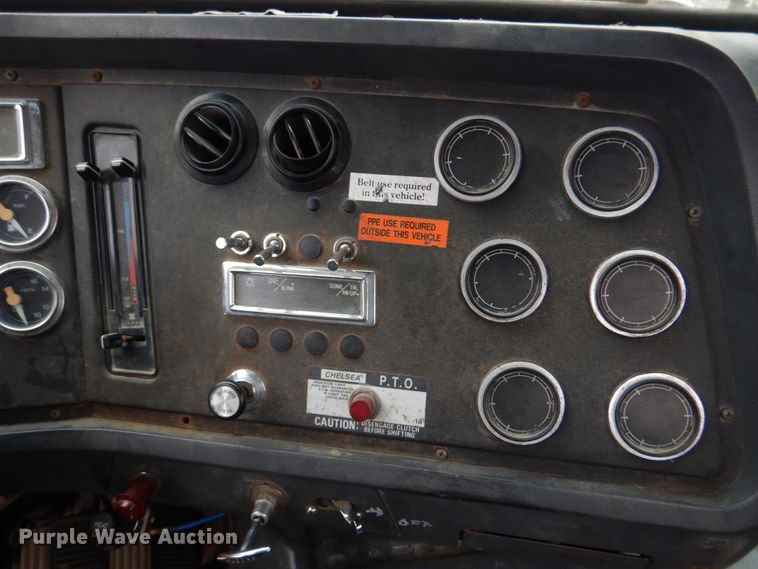 image for item DH8131 1992 Ford L9000  semi truck