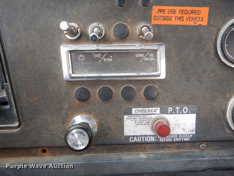 image for item DH8131 1992 Ford L9000  semi truck