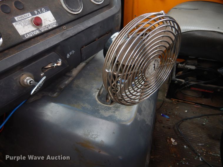 image for item DH8131 1992 Ford L9000  semi truck