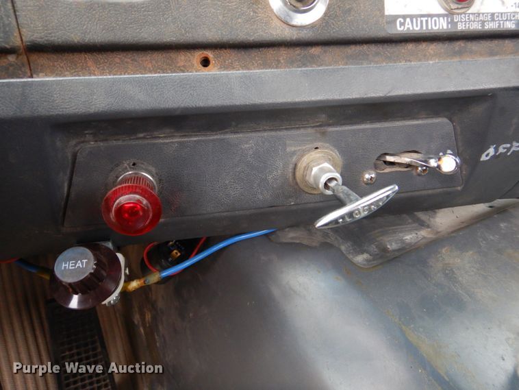 image for item DH8131 1992 Ford L9000  semi truck