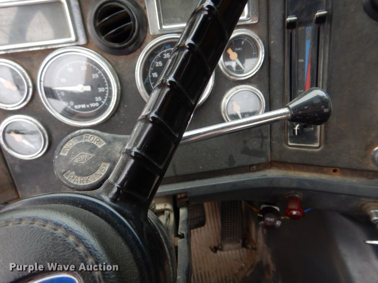 image for item DH8131 1992 Ford L9000  semi truck