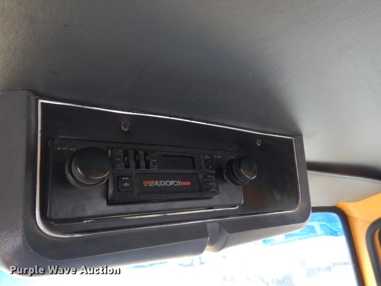 image for item DH8131 1992 Ford L9000  semi truck