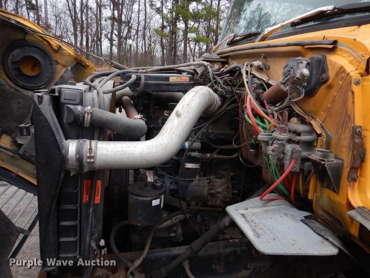 image for item DH8131 1992 Ford L9000  semi truck