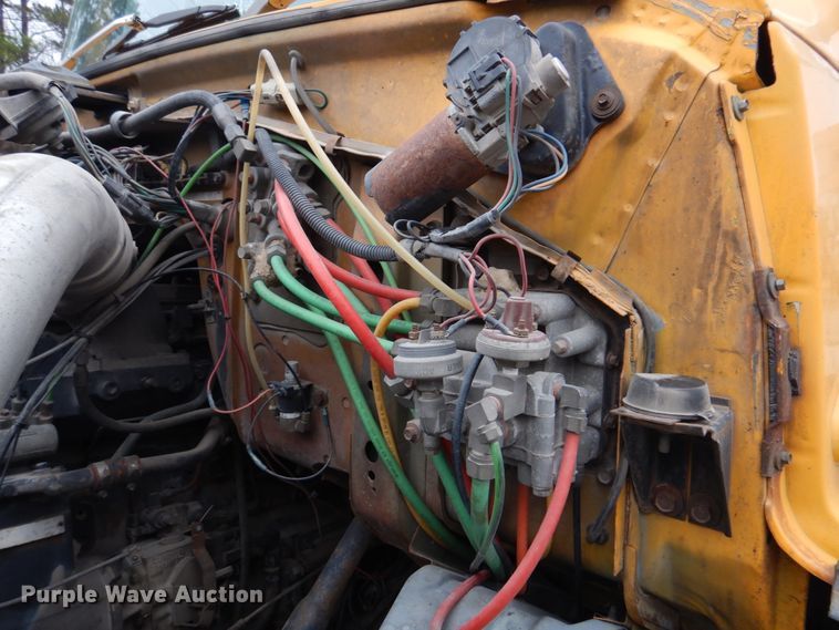 image for item DH8131 1992 Ford L9000  semi truck