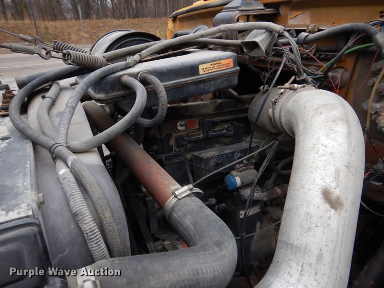 image for item DH8131 1992 Ford L9000  semi truck