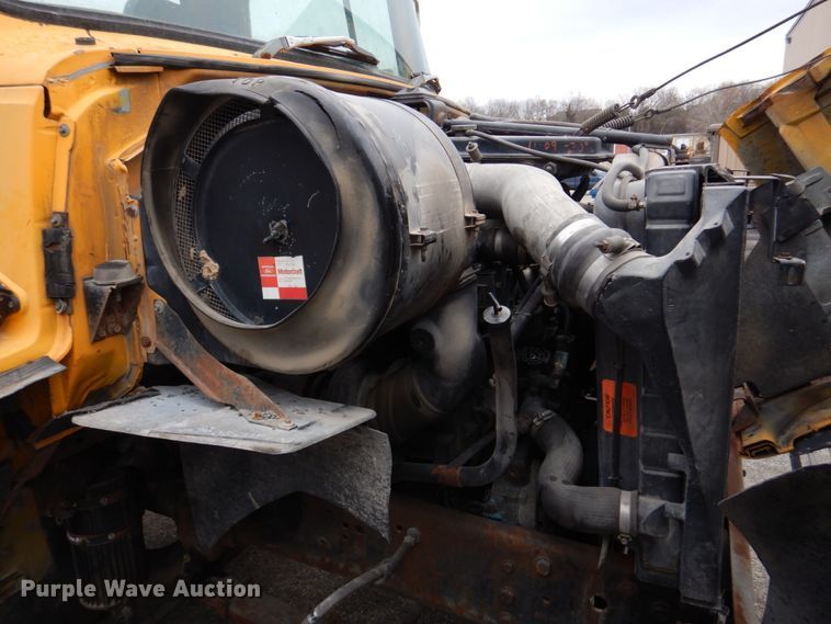 image for item DH8131 1992 Ford L9000  semi truck