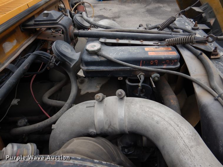 image for item DH8131 1992 Ford L9000  semi truck