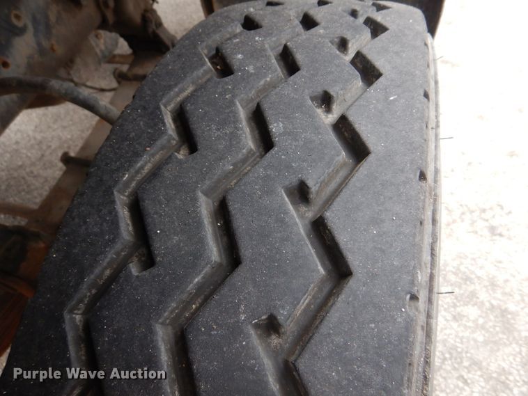 image for item DH8131 1992 Ford L9000  semi truck