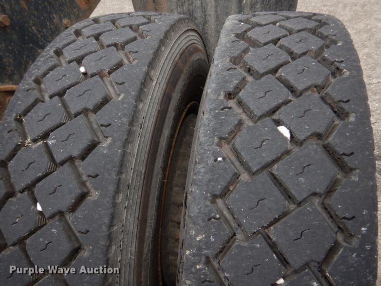 image for item DH8131 1992 Ford L9000  semi truck