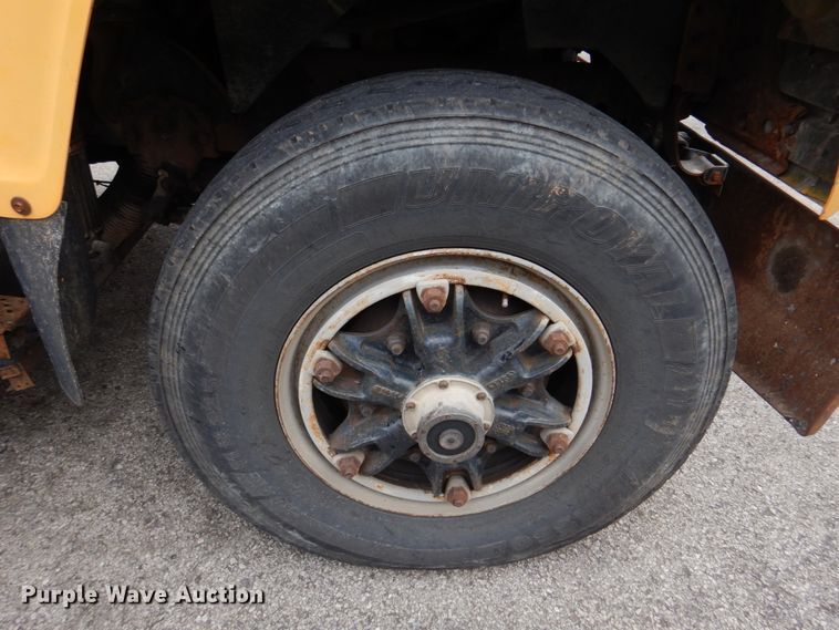 image for item DH8131 1992 Ford L9000  semi truck