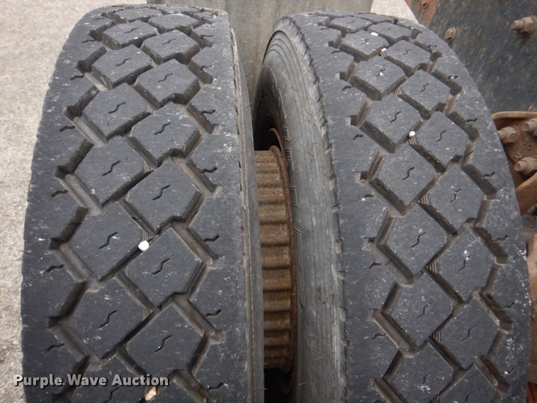 image for item DH8131 1992 Ford L9000  semi truck