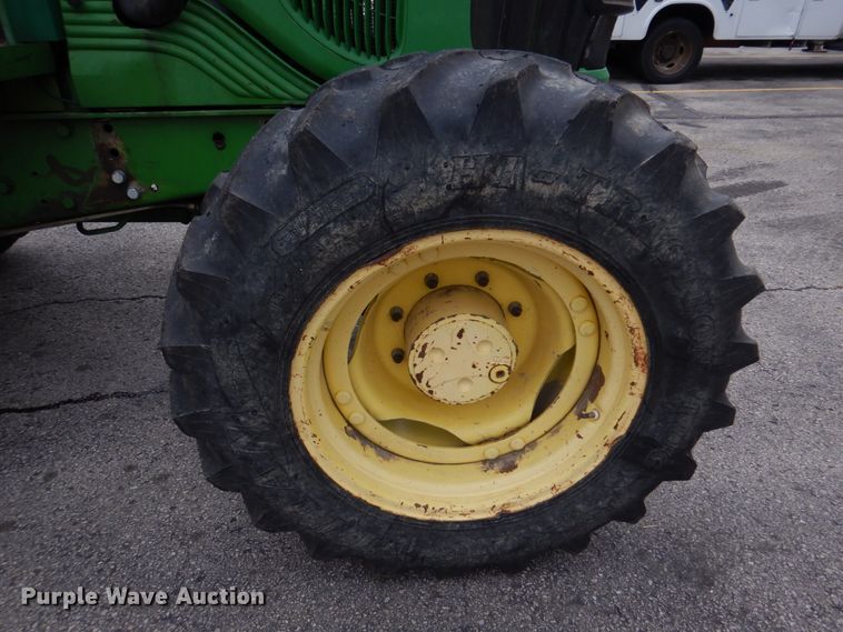 image for item DH8133 2002 John Deere 6420  MFWD tractor