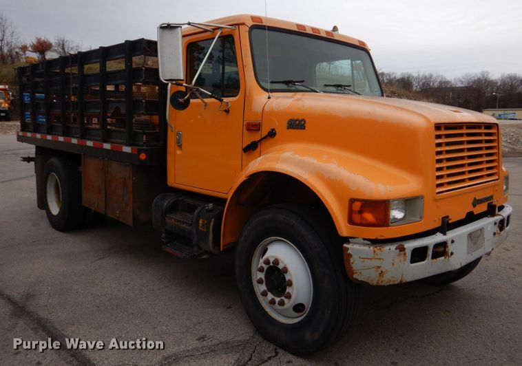 image for item DH8134 2001 International 4900  flatbed truck