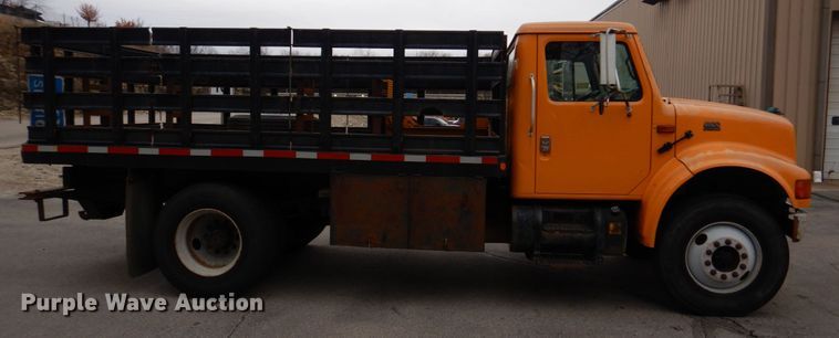 image for item DH8134 2001 International 4900  flatbed truck
