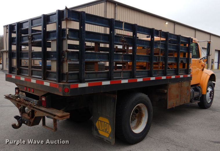 image for item DH8134 2001 International 4900  flatbed truck