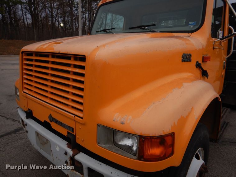 image for item DH8134 2001 International 4900  flatbed truck