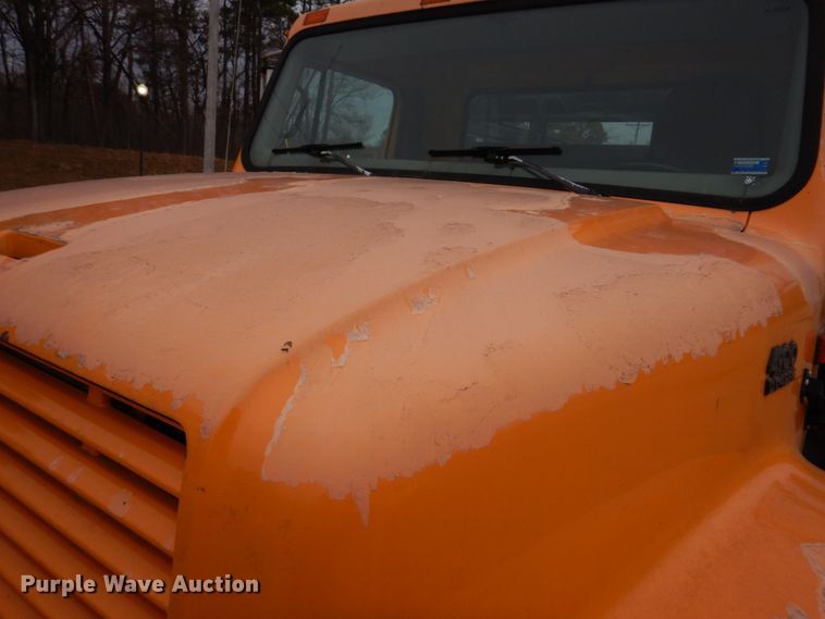 image for item DH8134 2001 International 4900  flatbed truck