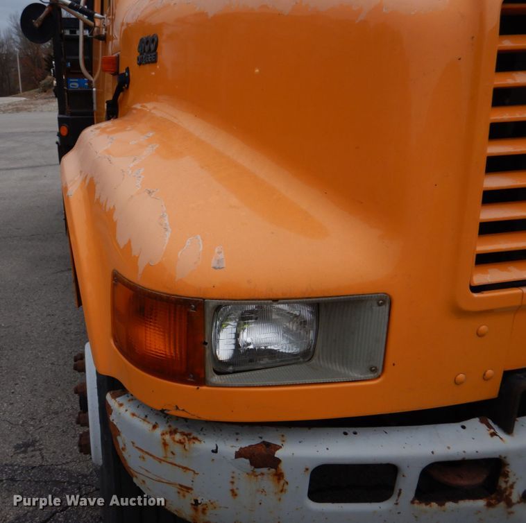 image for item DH8134 2001 International 4900  flatbed truck