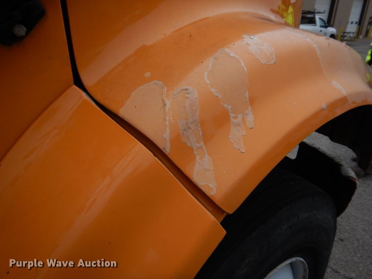 image for item DH8134 2001 International 4900  flatbed truck