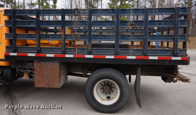 image for item DH8134 2001 International 4900  flatbed truck