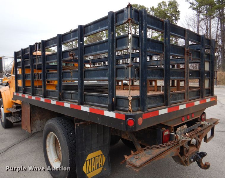 image for item DH8134 2001 International 4900  flatbed truck