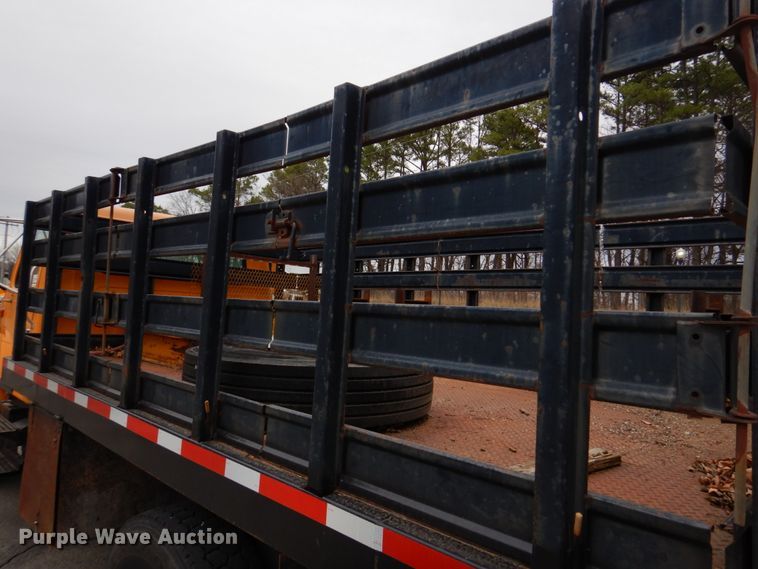 image for item DH8134 2001 International 4900  flatbed truck