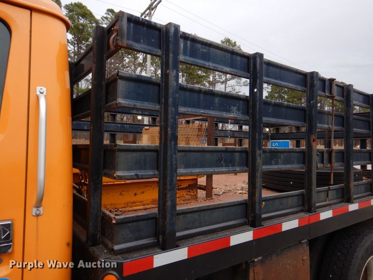 image for item DH8134 2001 International 4900  flatbed truck