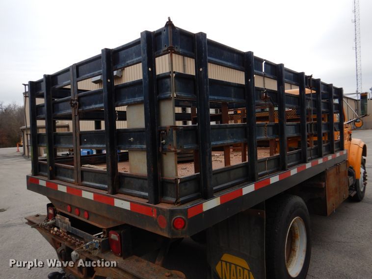 image for item DH8134 2001 International 4900  flatbed truck