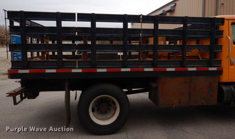 image for item DH8134 2001 International 4900  flatbed truck