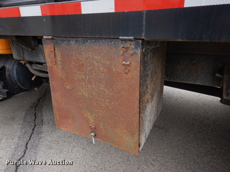 image for item DH8134 2001 International 4900  flatbed truck