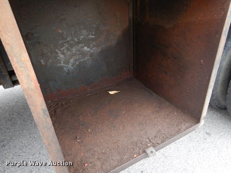 image for item DH8134 2001 International 4900  flatbed truck