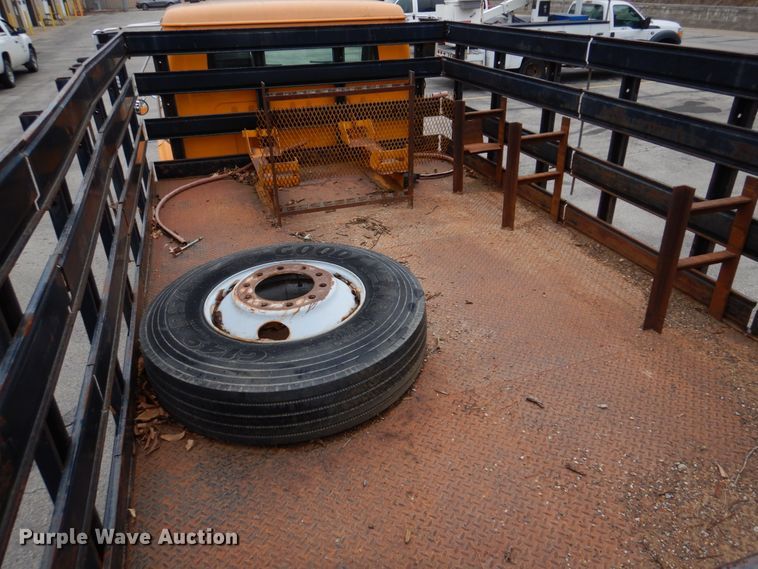 image for item DH8134 2001 International 4900  flatbed truck