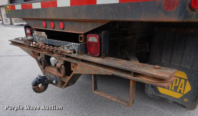 image for item DH8134 2001 International 4900  flatbed truck