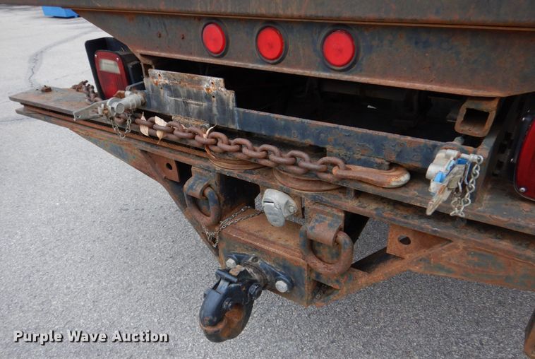 image for item DH8134 2001 International 4900  flatbed truck