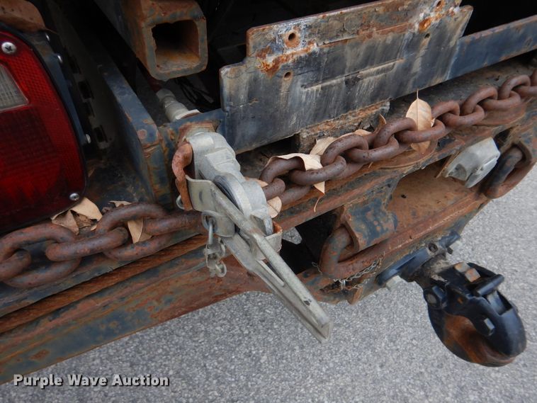 image for item DH8134 2001 International 4900  flatbed truck