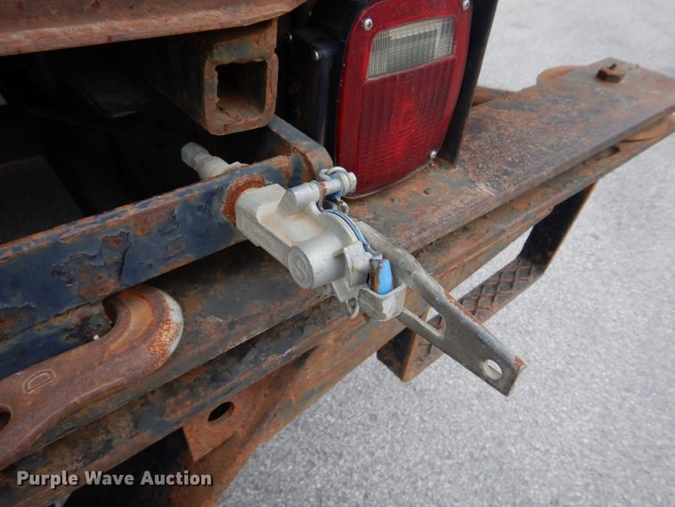 image for item DH8134 2001 International 4900  flatbed truck