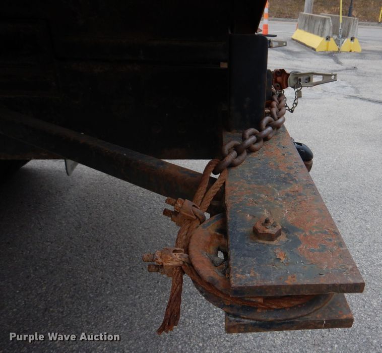 image for item DH8134 2001 International 4900  flatbed truck