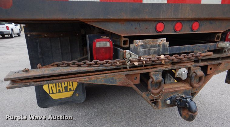 image for item DH8134 2001 International 4900  flatbed truck