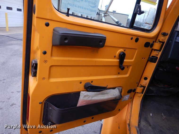 image for item DH8134 2001 International 4900  flatbed truck