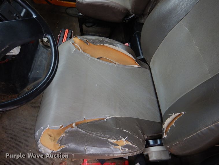 image for item DH8134 2001 International 4900  flatbed truck