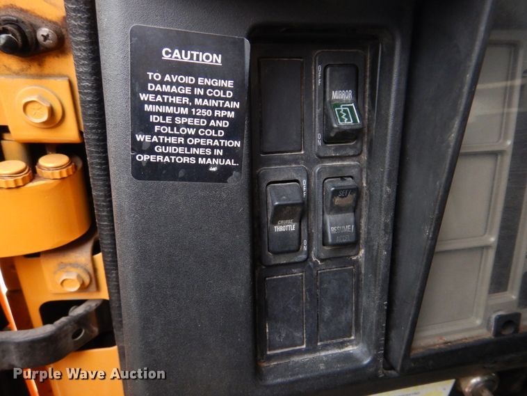 image for item DH8134 2001 International 4900  flatbed truck